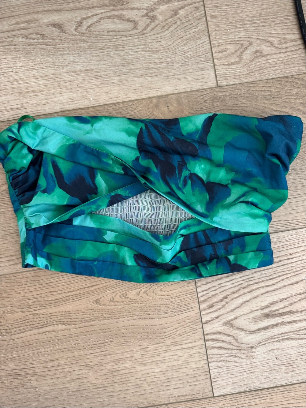 Runaway Green Abstract Tube Top | Smocked Back | Size L Ready for Vacation ☀️ - Picture 2 of 4
